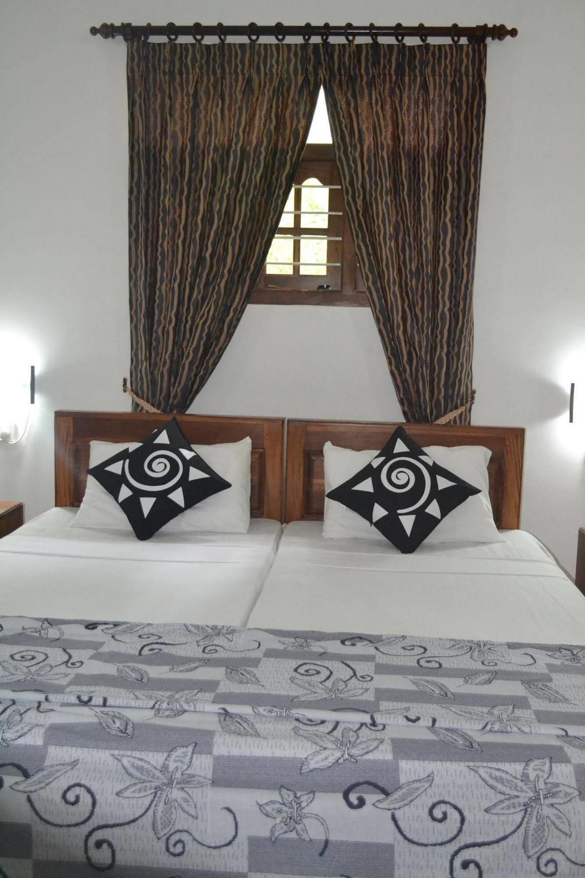 Sigiri Holiday Inn Inamaluwa Экстерьер фото